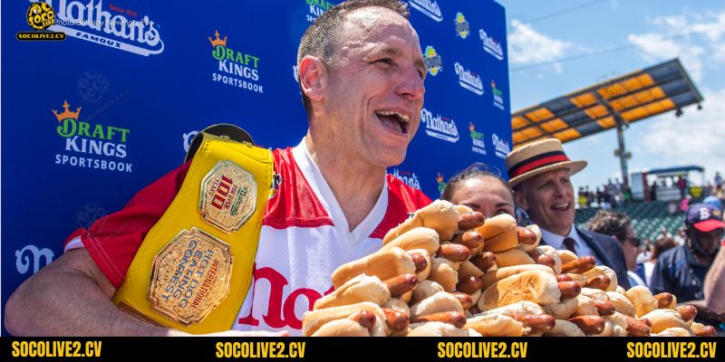 Ăn 1 cái bánh hotdog trong 7 giây. Liệu bạn có thể làm được?